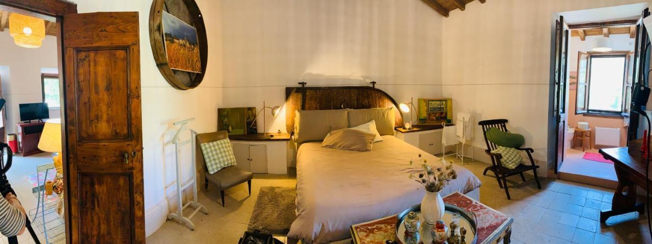 Casette Rosse Nel Borgo Medievale Di Fossanova Latina Exterior foto