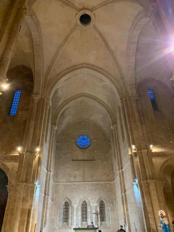 Casette Rosse Nel Borgo Medievale Di Fossanova Latina Exterior foto